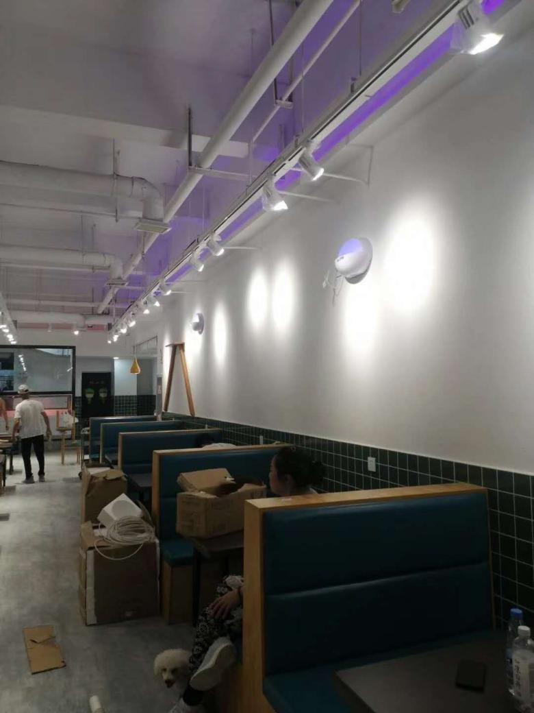 20200711/5f098cbaf0896.jpg 服務(wù)于清掃餐廳卡座.jpg