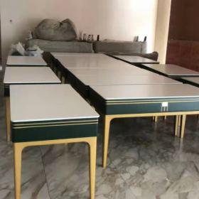 西安未央國際某公司定制桌椅茶幾交貨現(xiàn)場