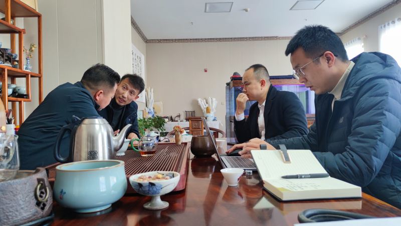 20221219/639fbb130e59f.jpg 博菲克酒店設(shè)計(jì)師為萬總介紹設(shè)計(jì)方案.jpg